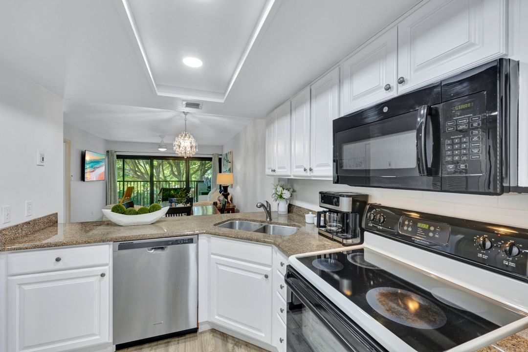 600 Neapolitan Way #257, Naples, FL 34103