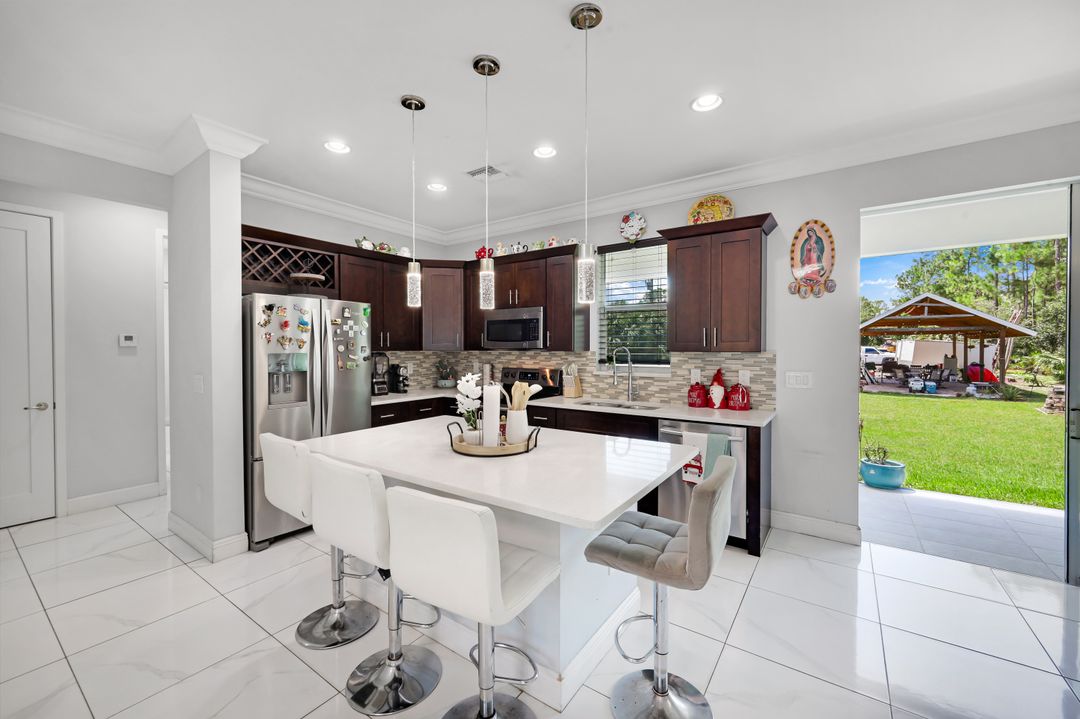 543 20th St SE, Naples, FL 34117