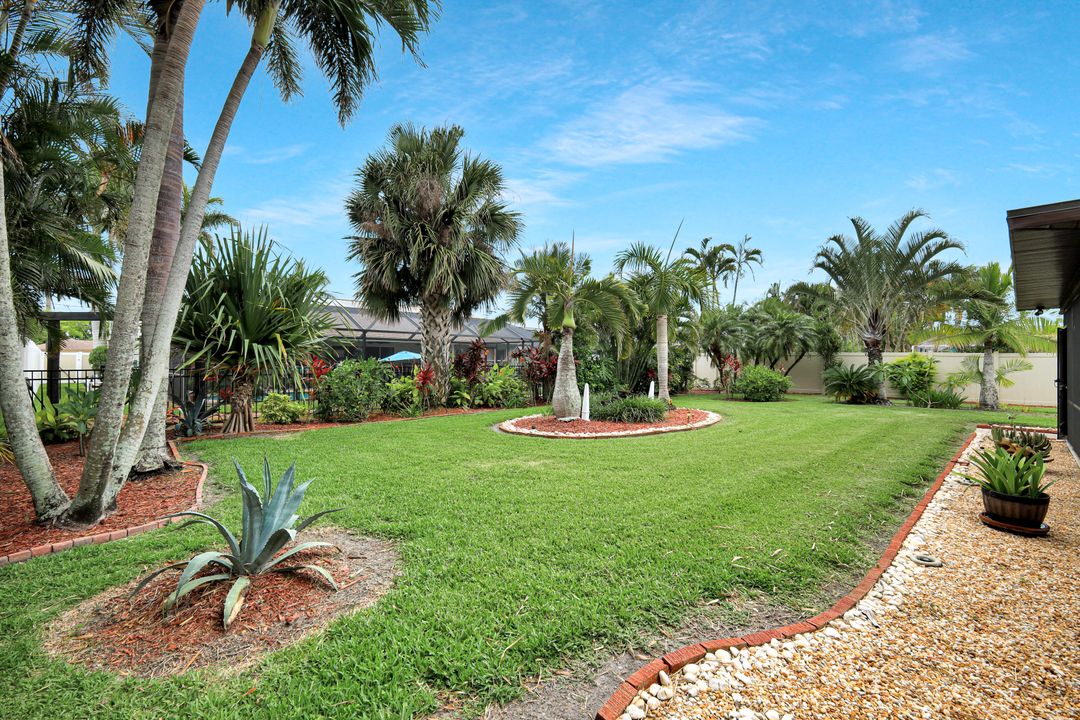 900 SW 54th Ln, Cape Coral, FL 33914