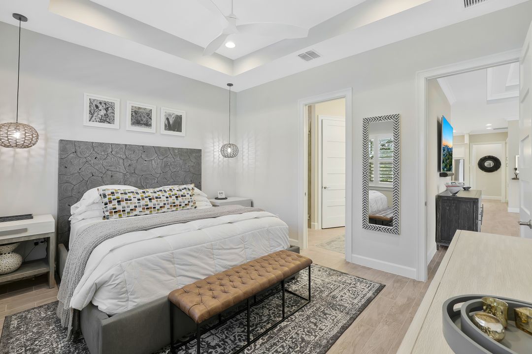 5665 Highbourne Dr, Naples, FL 34113