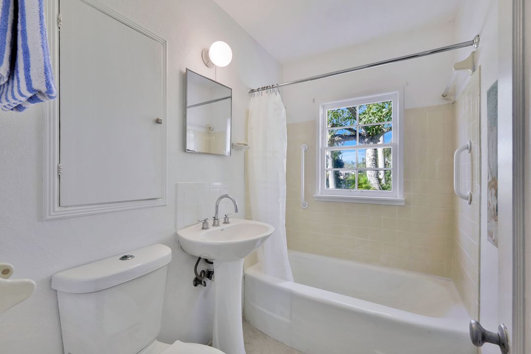 1245 8th Terrace N, Naples, FL 34102