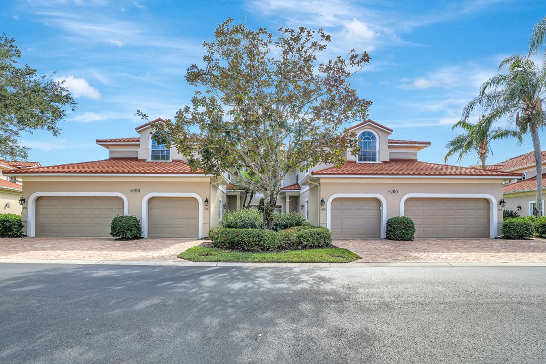 6200 Reserve Cir #404, Naples, FL 34119