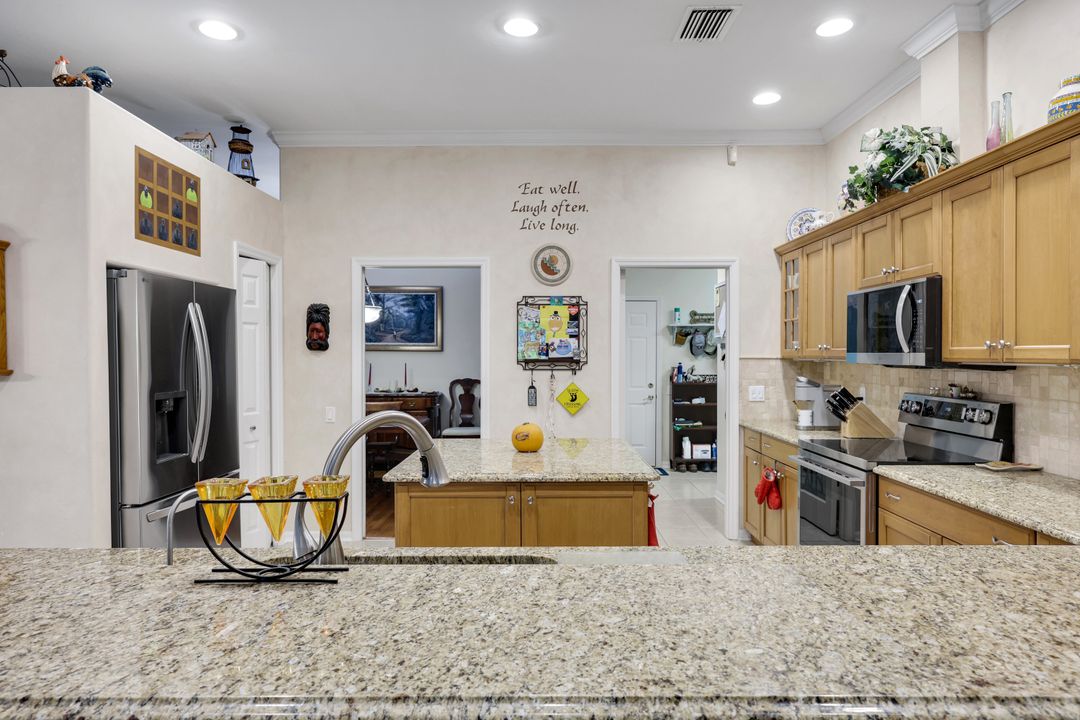 661 27th St NW, Naples, FL 34120
