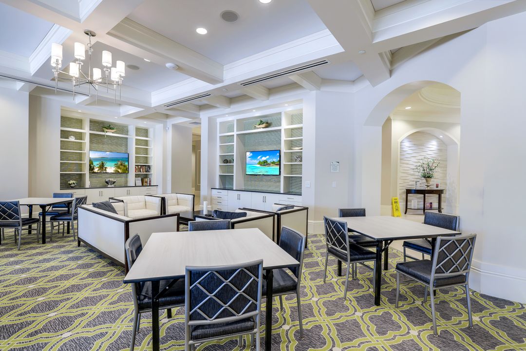 7113 Live Oak Dr, Naples, FL 34114