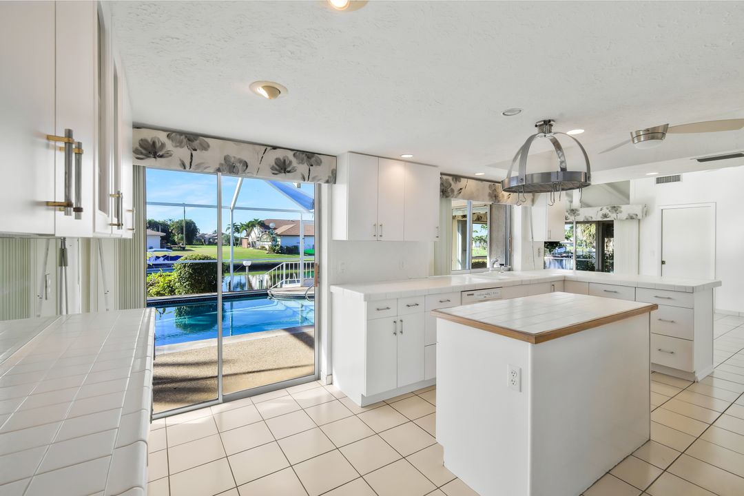 206 SE 37th Terrace, Cape Coral, FL 33904