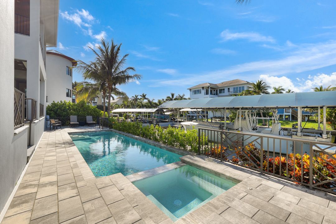 103 Bayview Ave, Naples, FL 34108