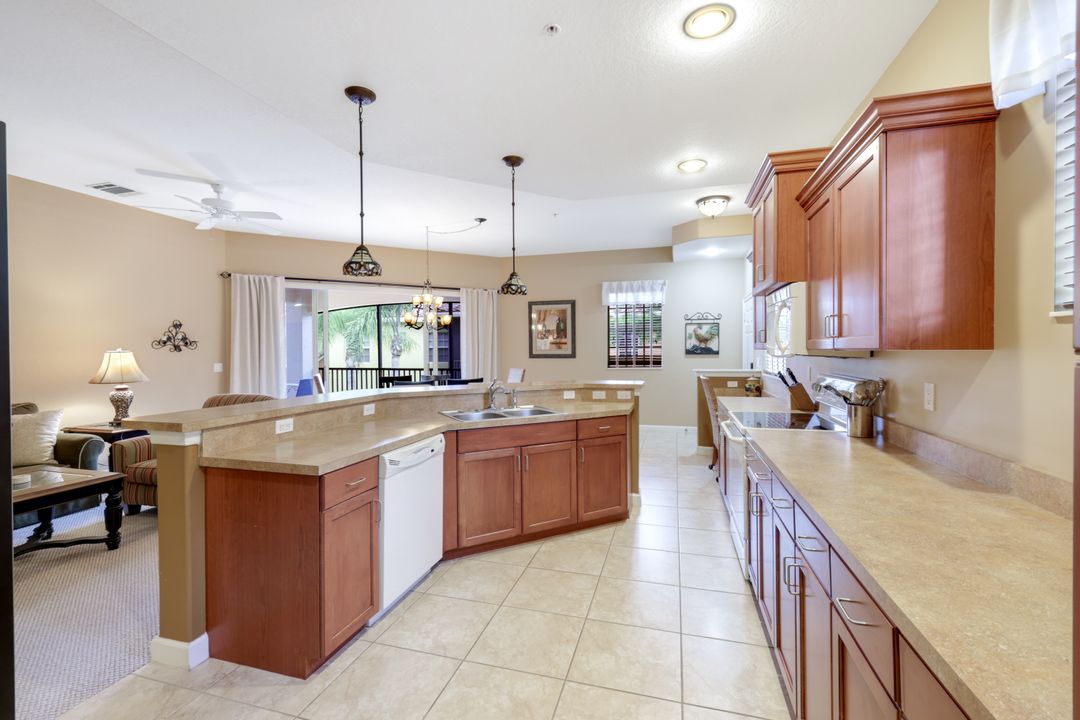 8721 Piazza Del Lago Cir #205, Estero, FL 33928