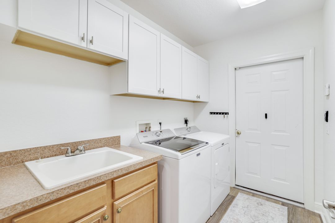 4956 Shaker Heights Ct, Naples, FL 34112