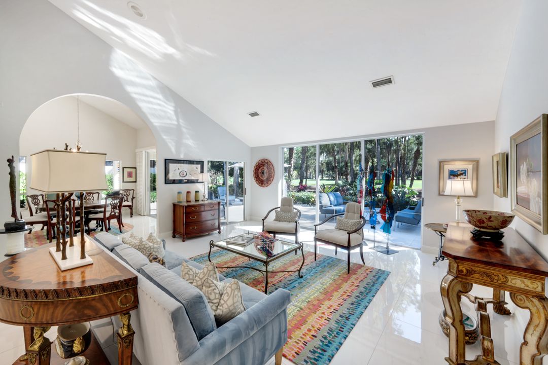 370 Edgemere Way N, Naples, FL 34105