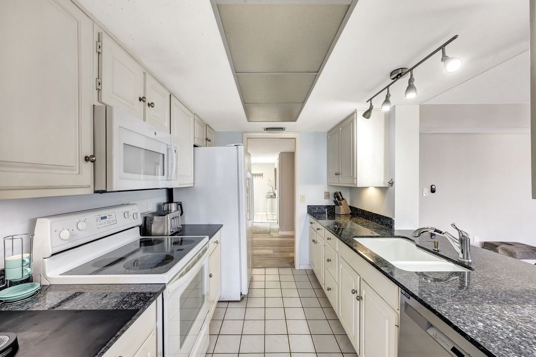 11 Bluebill Ave #1005, Naples, FL 34108