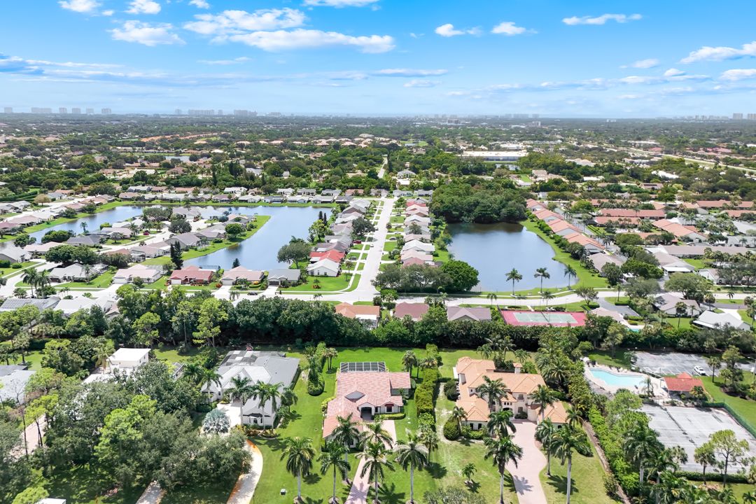 9245 The Ln, Naples, FL 34109
