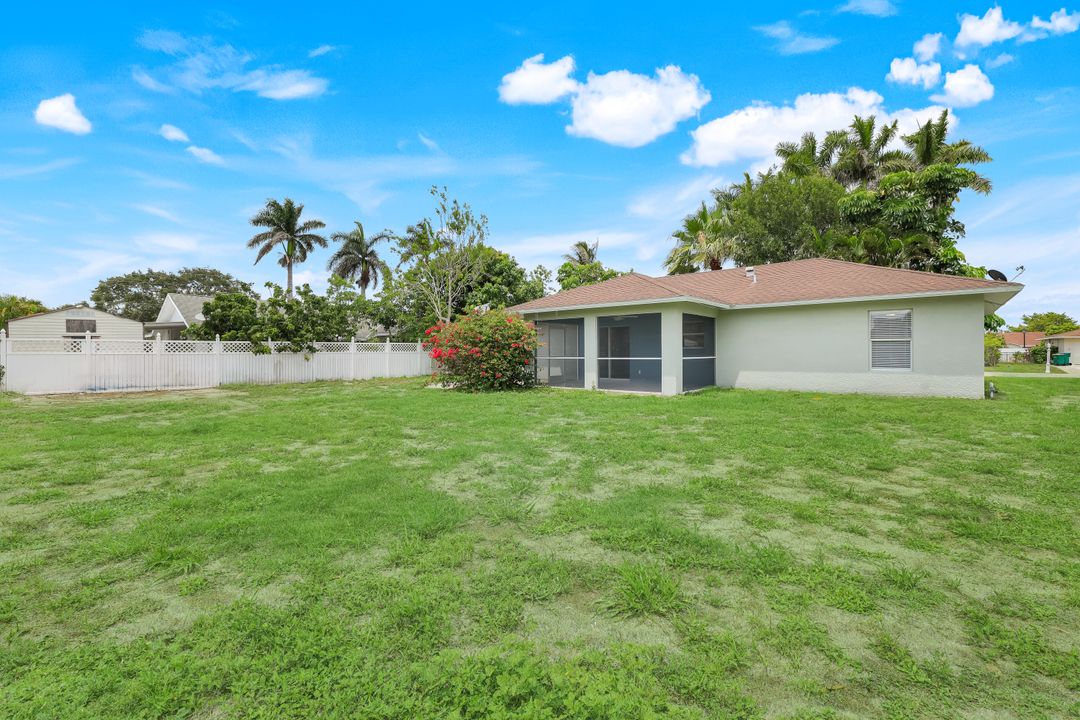 1717 43rd St SW, Naples, FL 34116