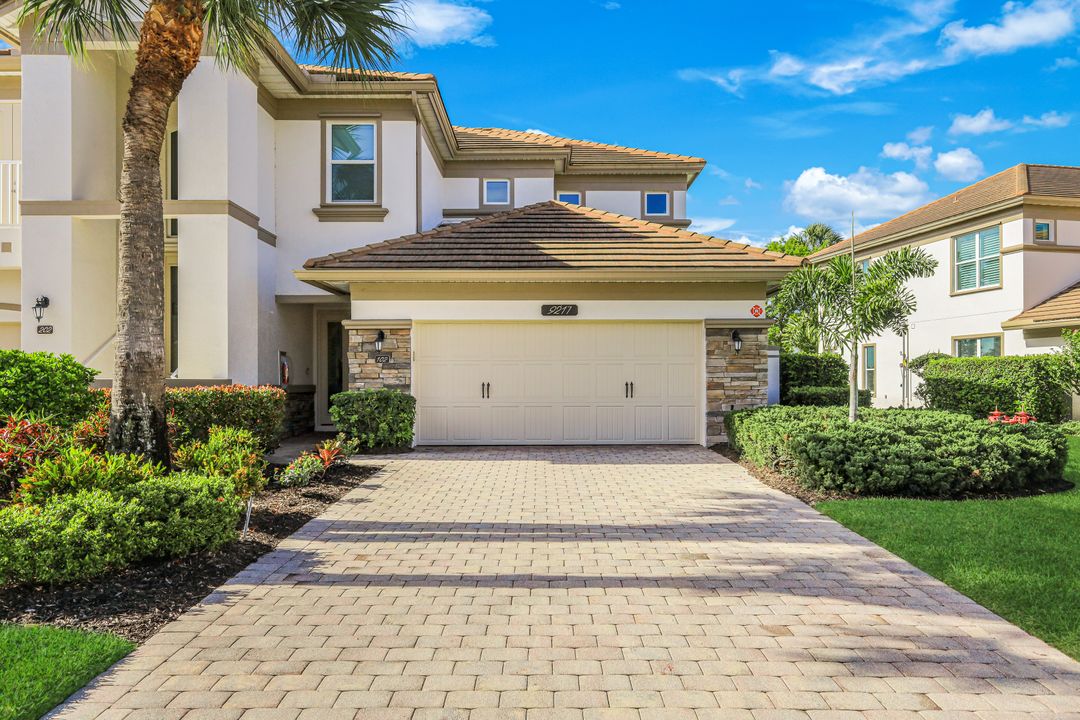 9217 Quartz Ln #102, Naples, FL 34120