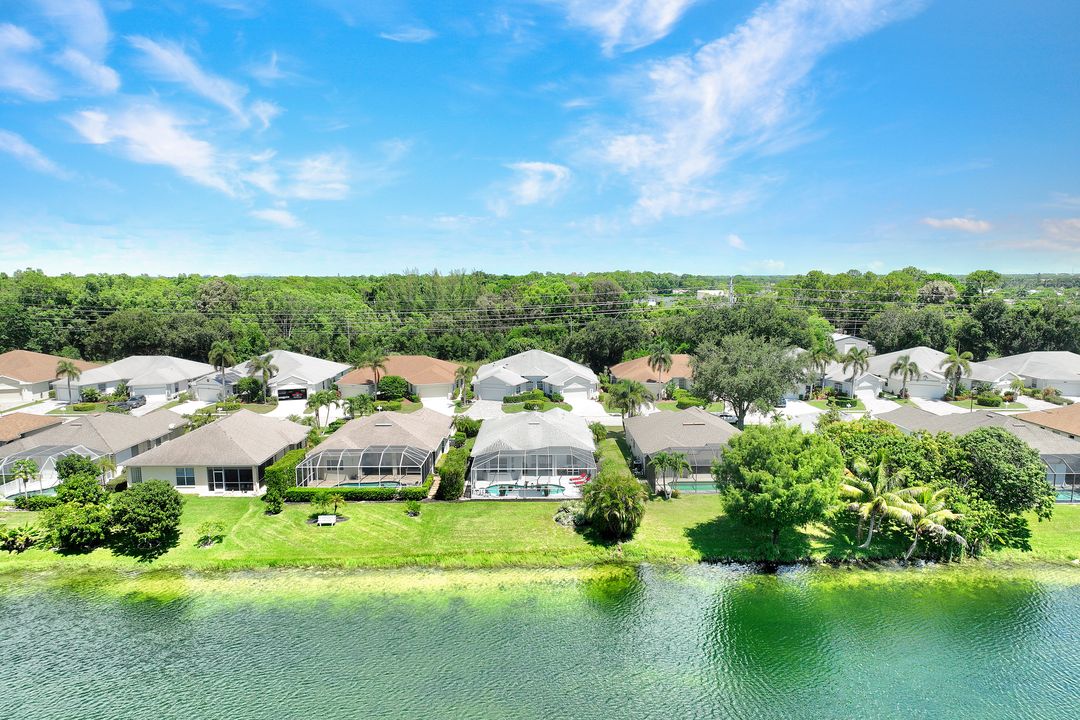 484 Crossfield Cir, Naples, FL 34104