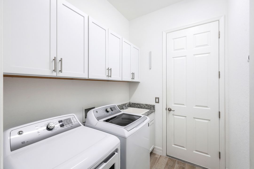 2130 Antigua Ln, Naples, FL 34120