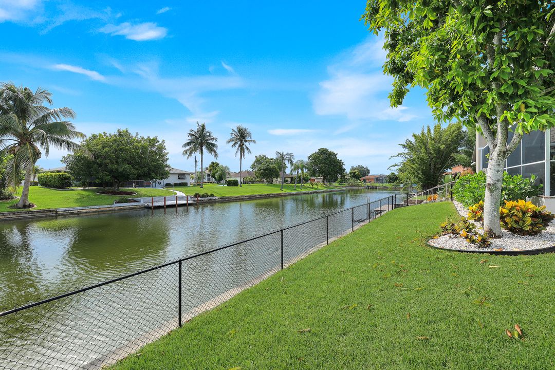 204 SE 20th Pl, Cape Coral, FL 33990