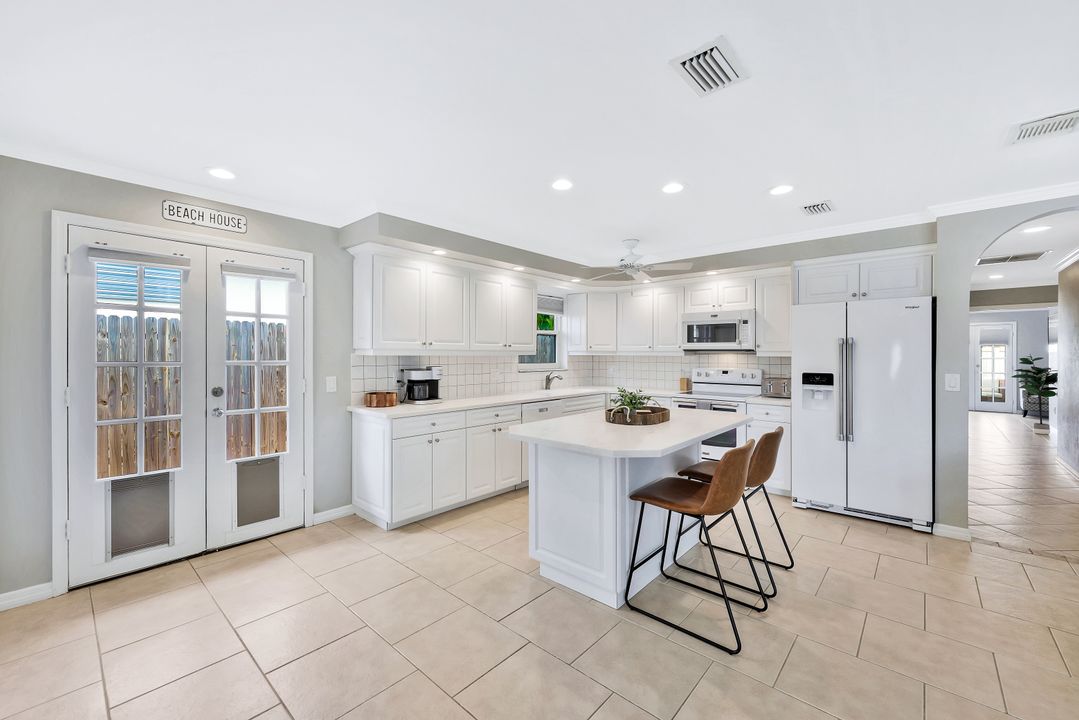 625 95th Ave N, Naples, FL 34108