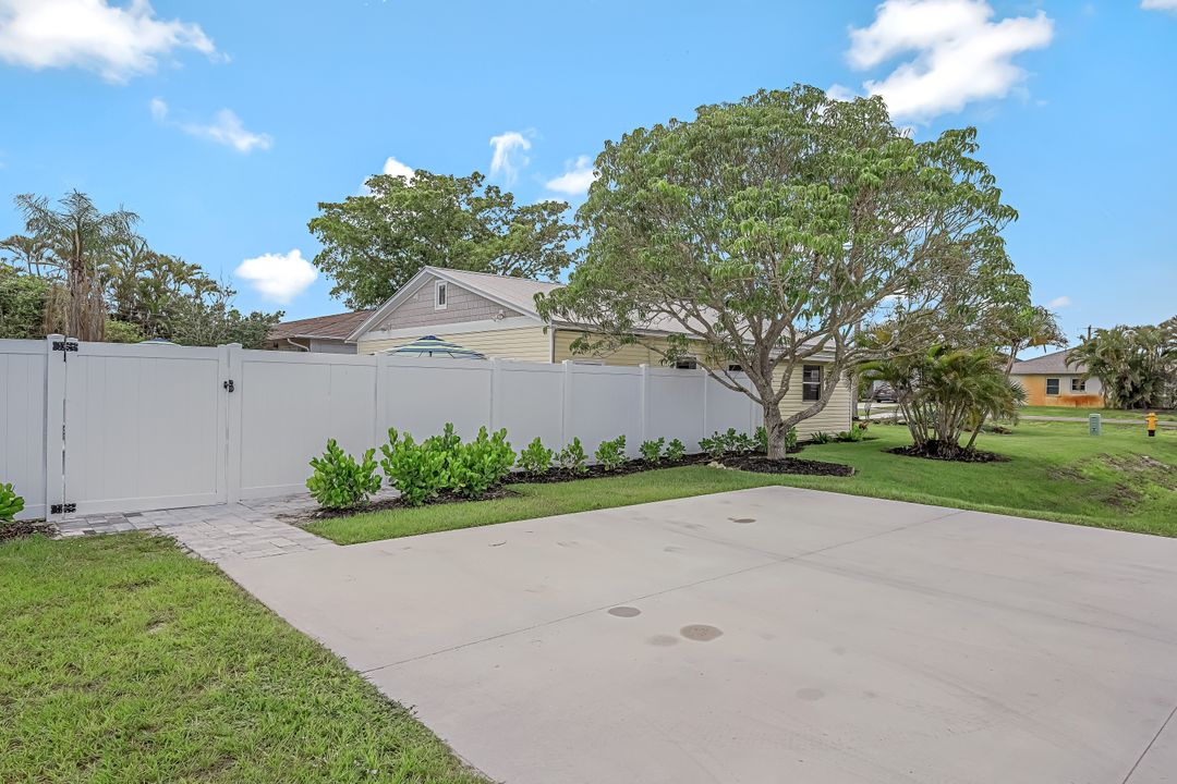 603 108th Ave N, Naples, FL 34108