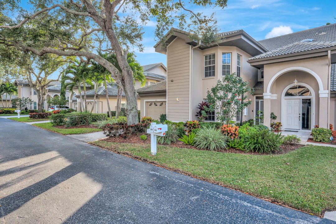 240 Via Perignon, Naples, FL 34119