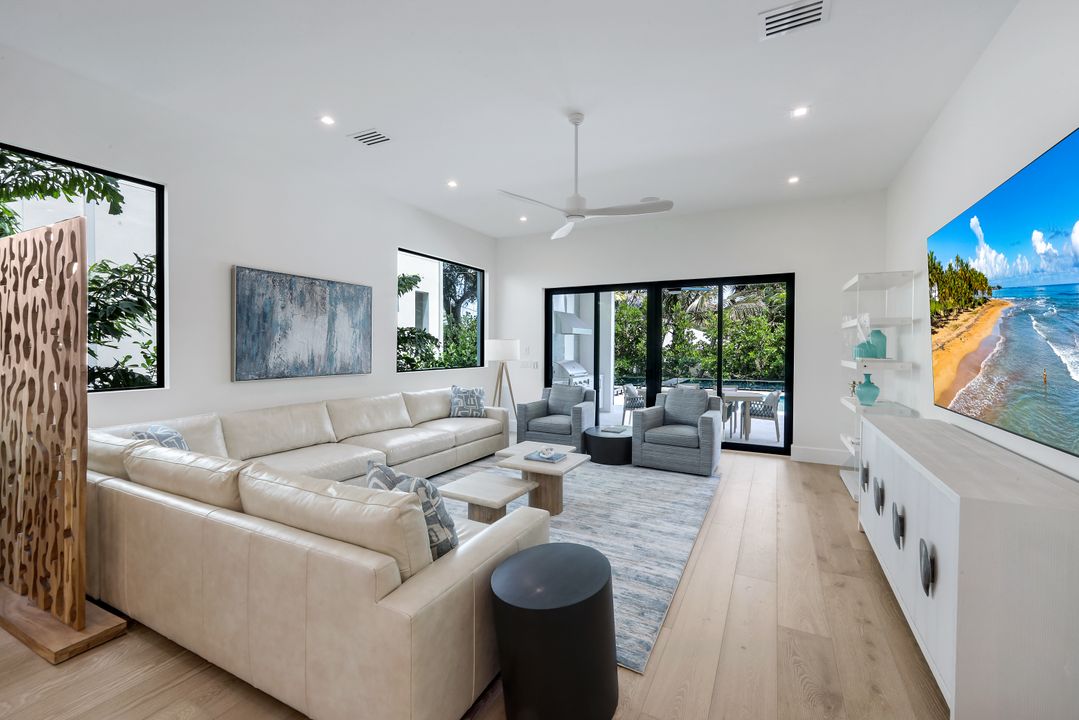 513 92nd Ave N, Naples, FL 34108