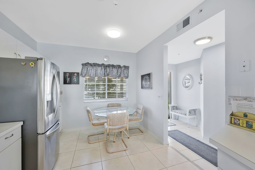 186 Gabriel Cir #9, Naples, FL 34104