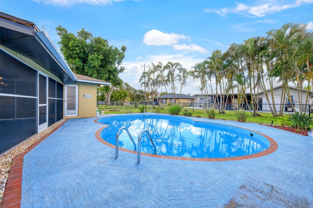 524 SE 36th St, Cape Coral, FL 33904