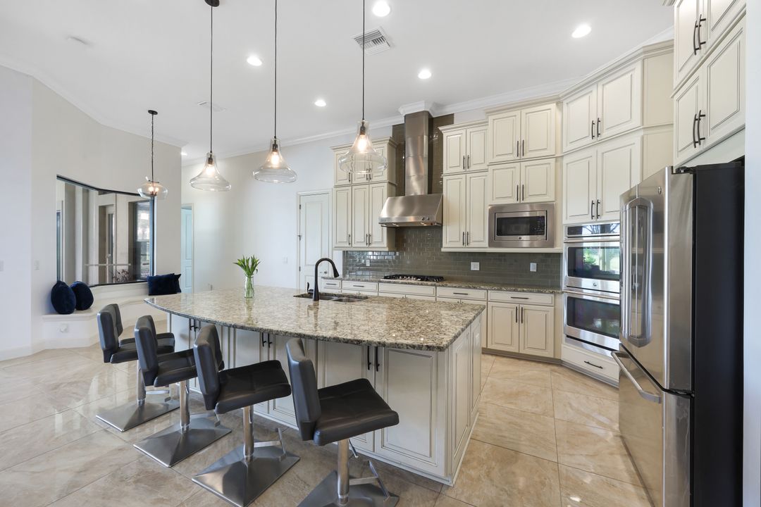 8678 Amour Ct, Naples, FL 34119