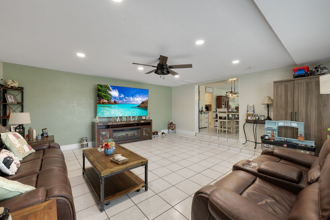 1007 Wilshire Dr, Fort Myers, FL 33919