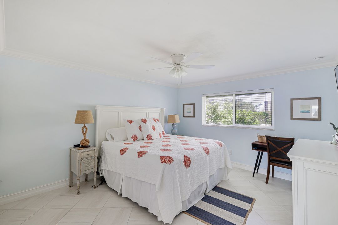 2100 Gulf Shore Blvd N #215, Naples, FL 34102