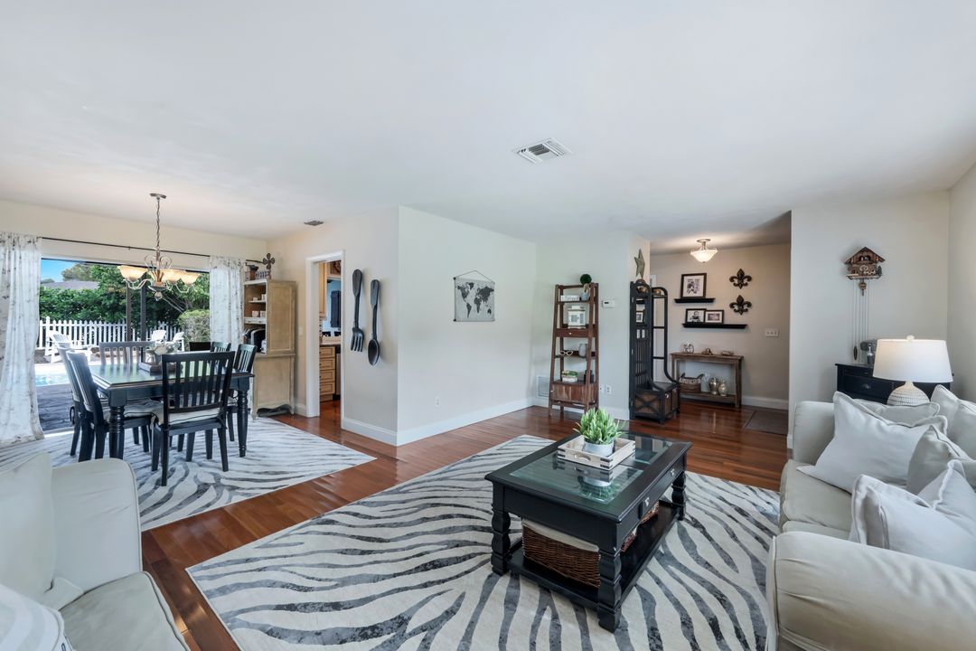 289 Burning Tree Dr, Naples, FL 34105