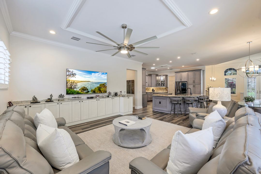 8392 Northhampton Ct, Naples, FL 34120