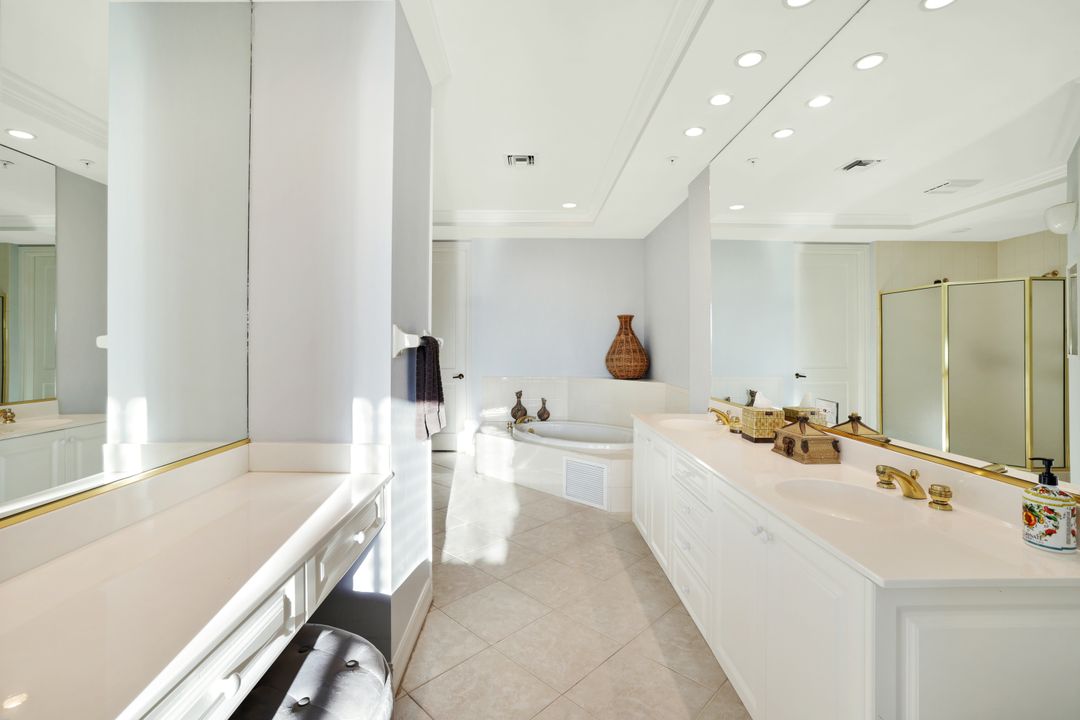 4811 Island Pond Ct #302, Bonita Springs, FL 34134