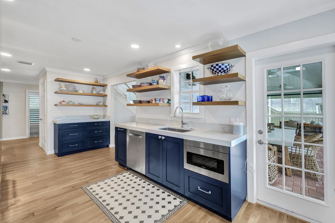 670 8th Ave S, Naples, FL 34102