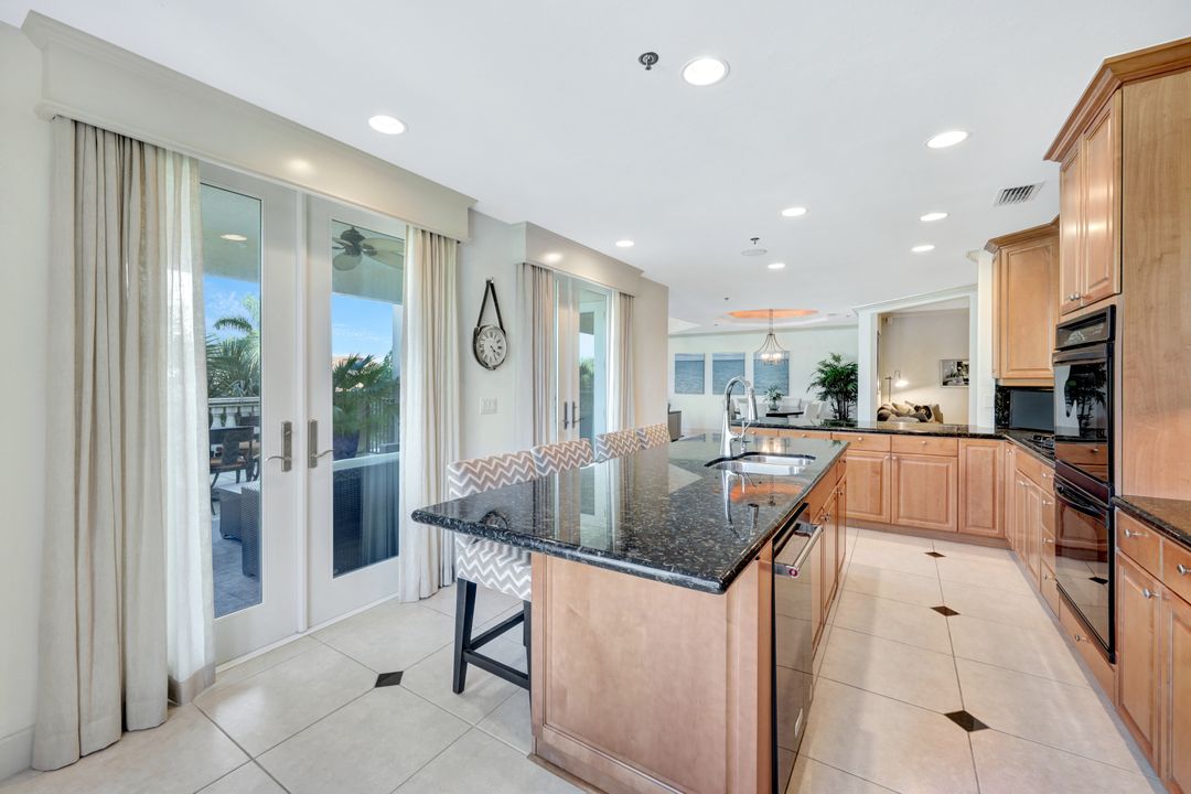 1006 5th St S, Naples, FL 34102