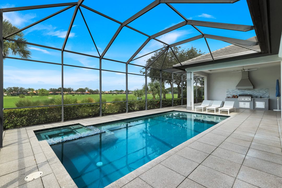 11907 Hedgestone Ct, Naples, FL 34120