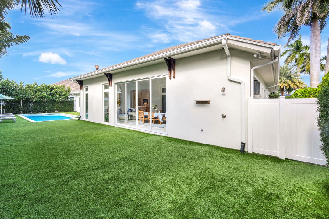 680 Wedge Dr, Naples, FL 34103