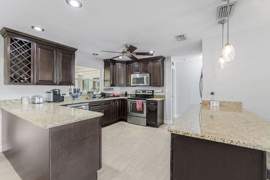 1670 N Hermitage Rd, Fort Myers, FL 33919