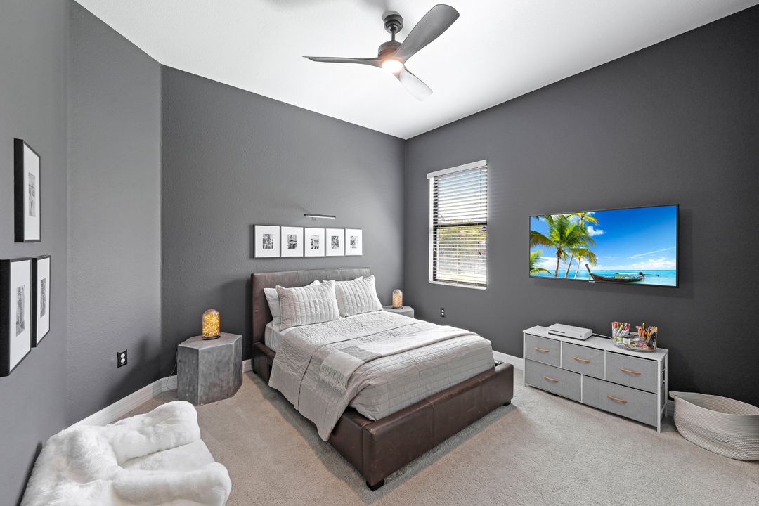 2067 Antigua Ln, Naples, FL 34120