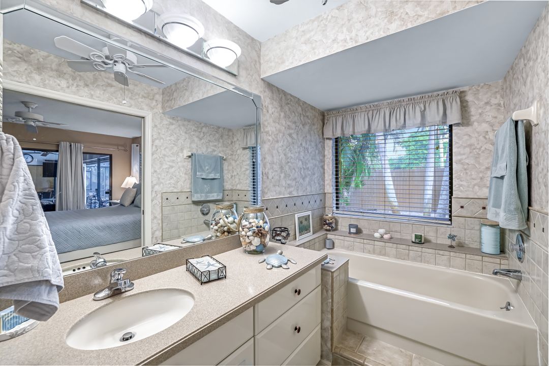 3097 Round Table Ct, Naples, FL 34112
