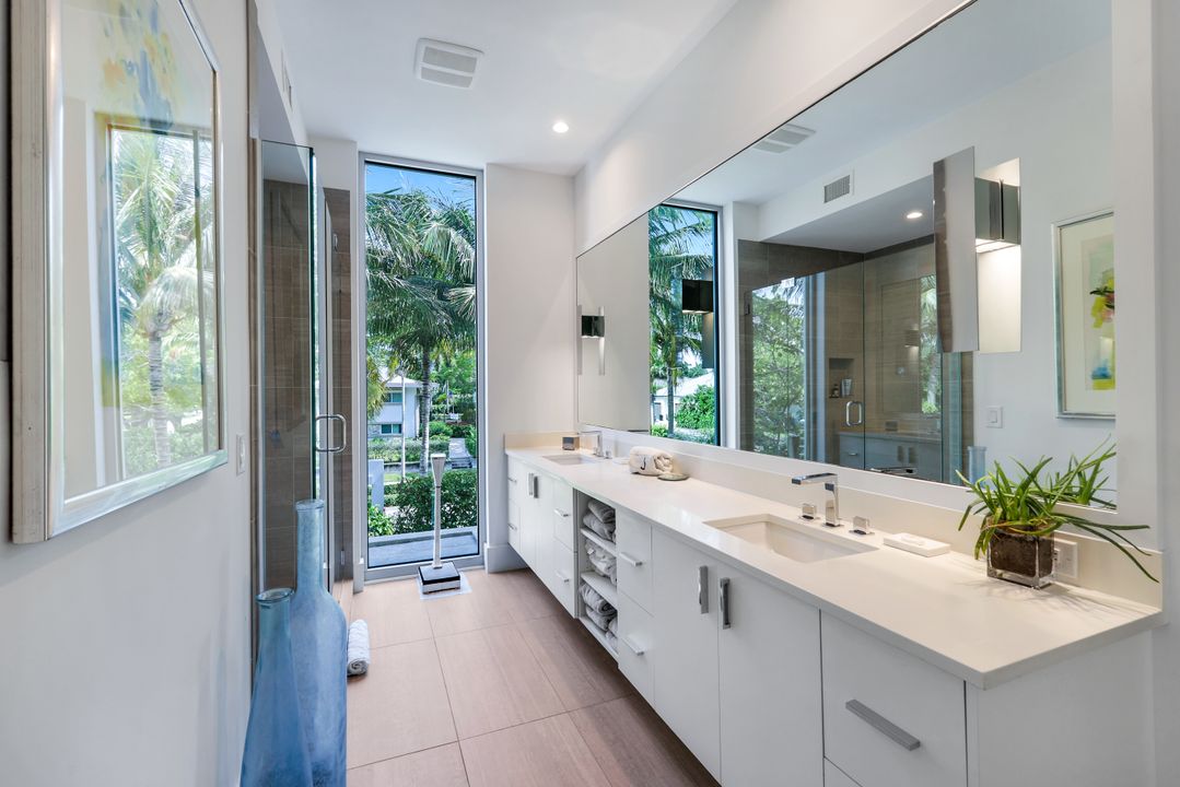 335 Banyan Blvd, Naples, FL 34102