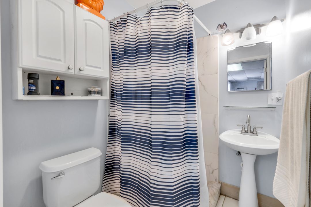 512 105th Ave N #1-2, Naples, FL 34108