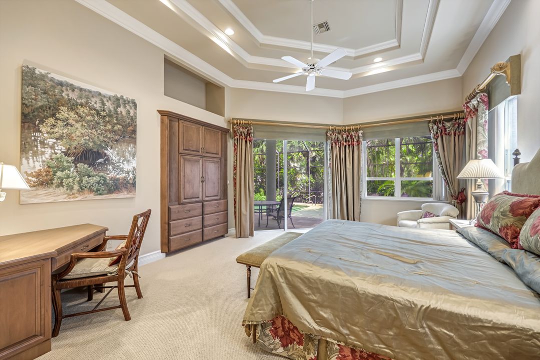 258 9th Ave S, Naples, FL 34102