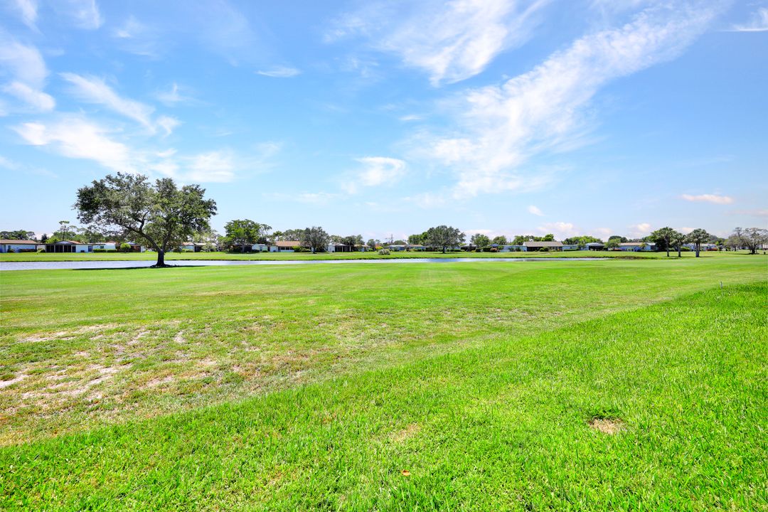 4175 Lakewood Blvd, Naples, FL 34112