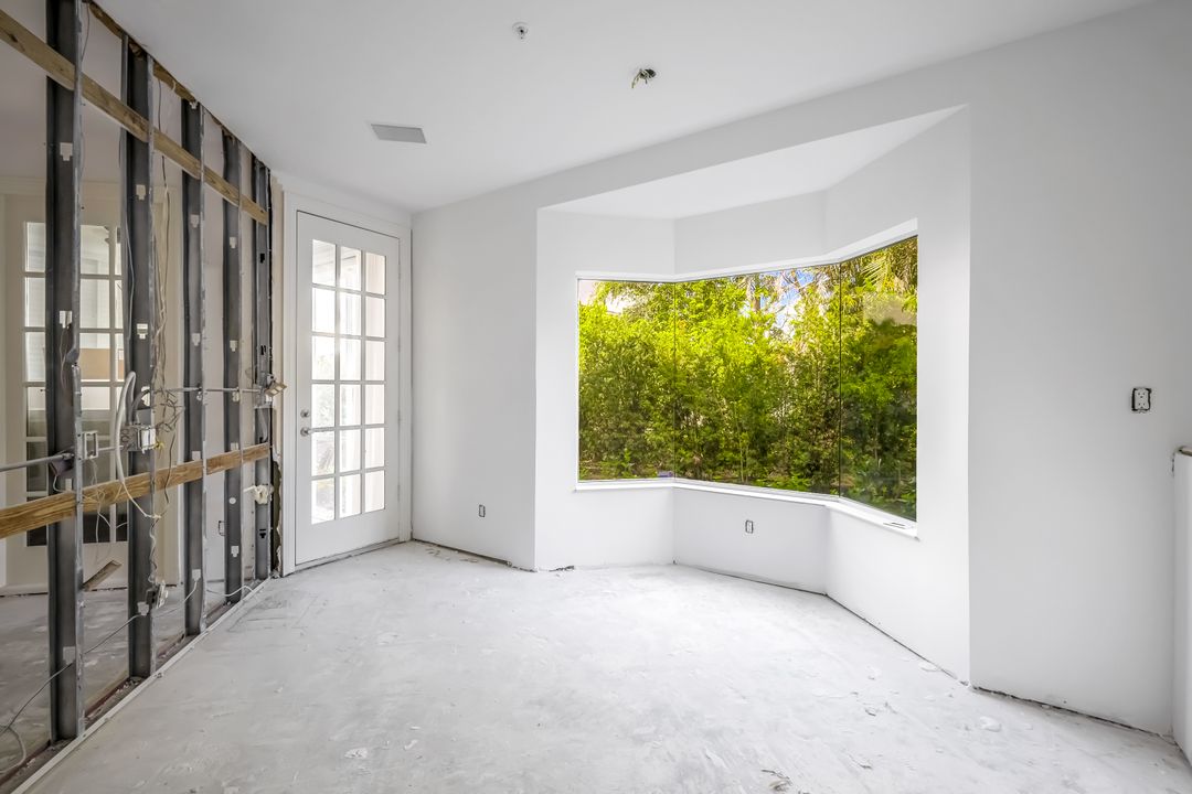 141 Colonade Cir  #141, Naples, FL 34103