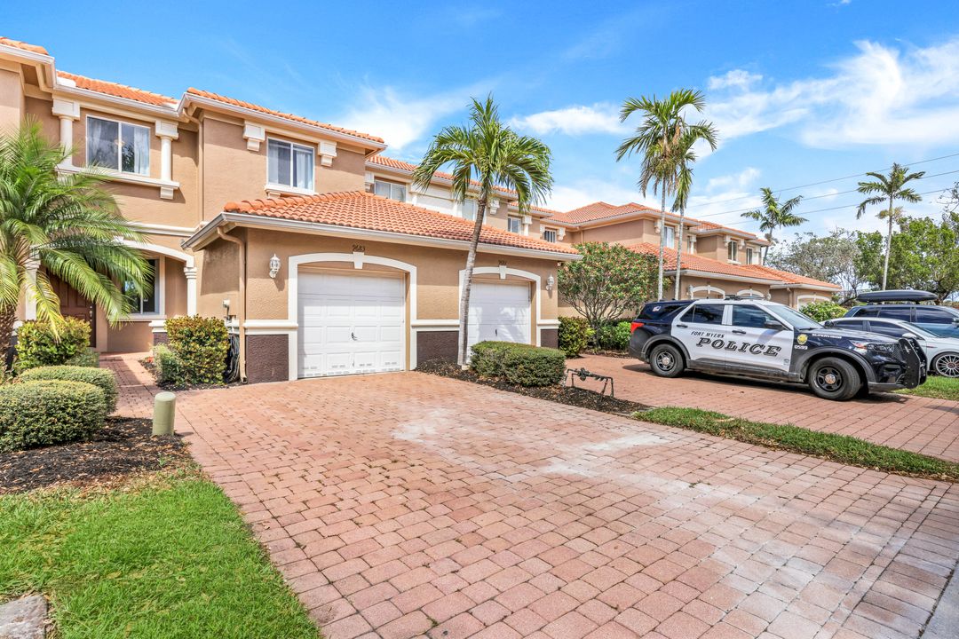 9683 Roundstone Cir, Fort Myers, FL 33967