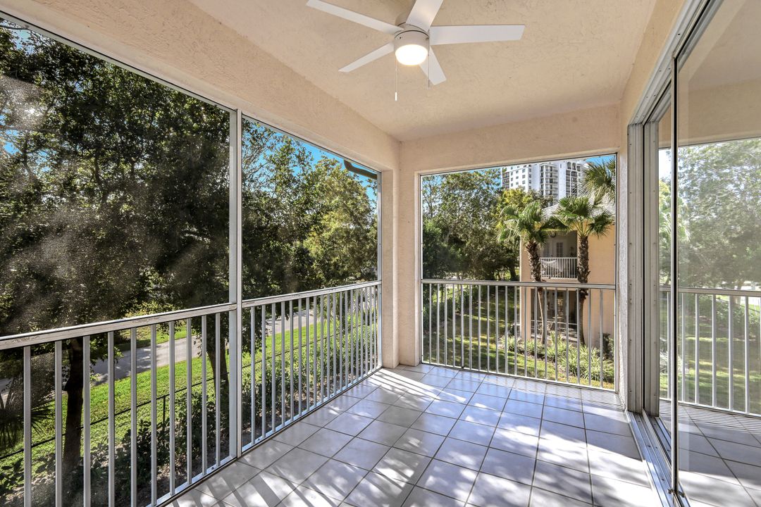 675 Wiggins Lake Dr #202, Naples, FL 34110