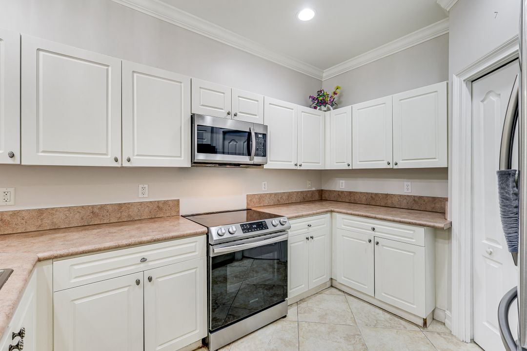10253 S Silver Palm Dr, Estero, FL 33928