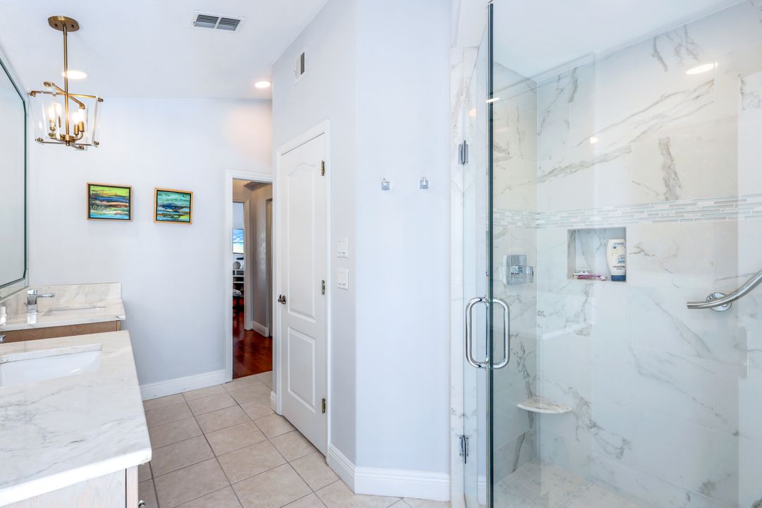 1343 Old Oak Ln, Naples, FL 34110