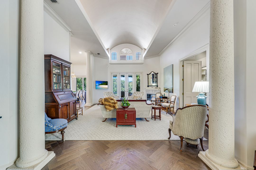 7913 Via Vecchia, Naples, FL 34108