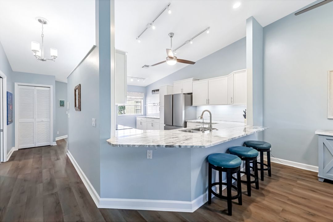 524 Lake Louise Cir #504, Naples, FL 34110